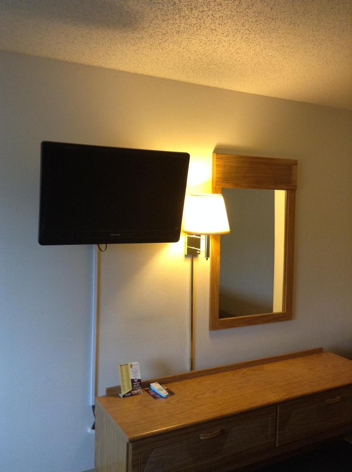 Super 8 By Wyndham Carthage Hotel Luaran gambar