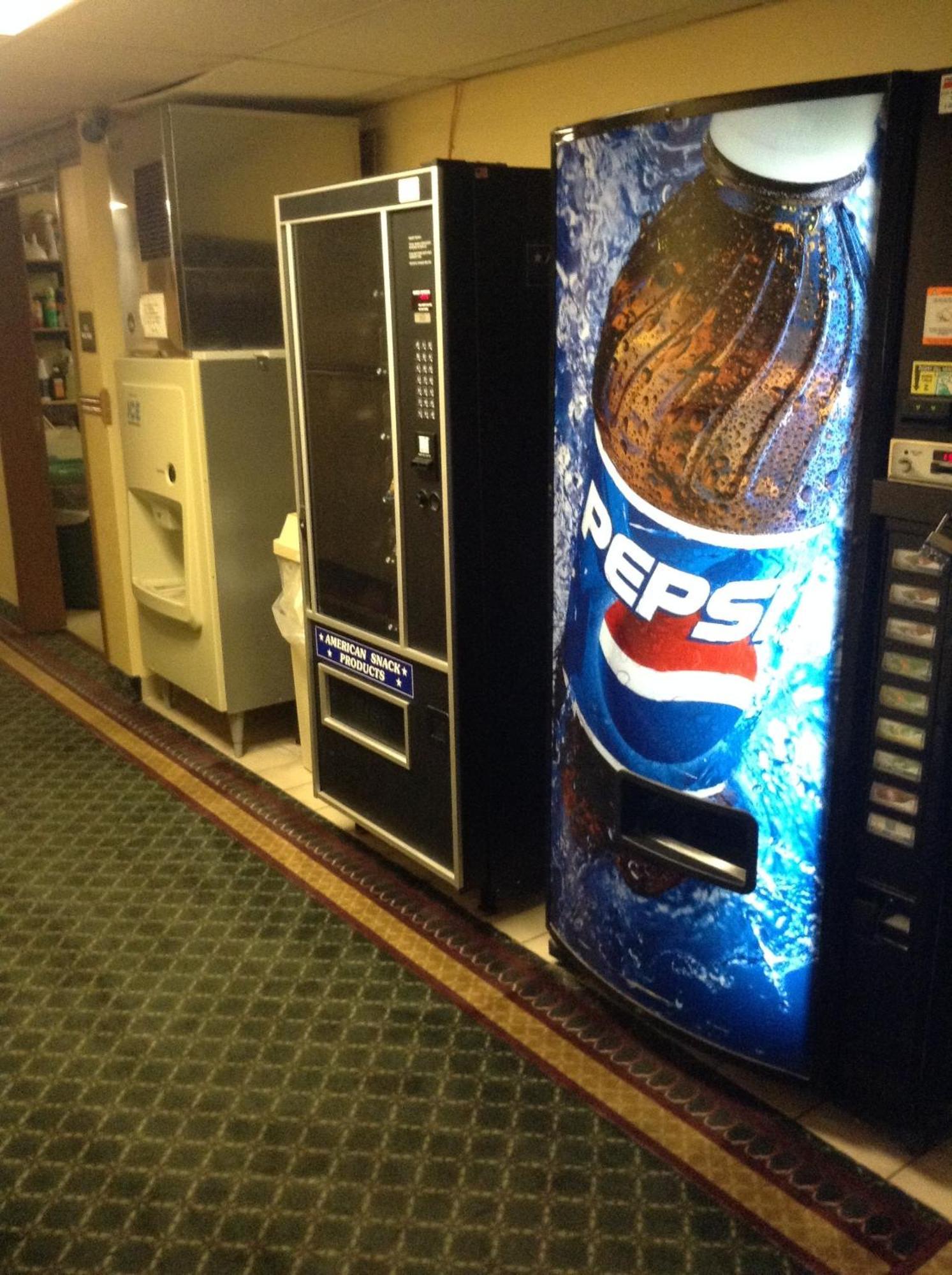 Super 8 By Wyndham Carthage Hotel Luaran gambar